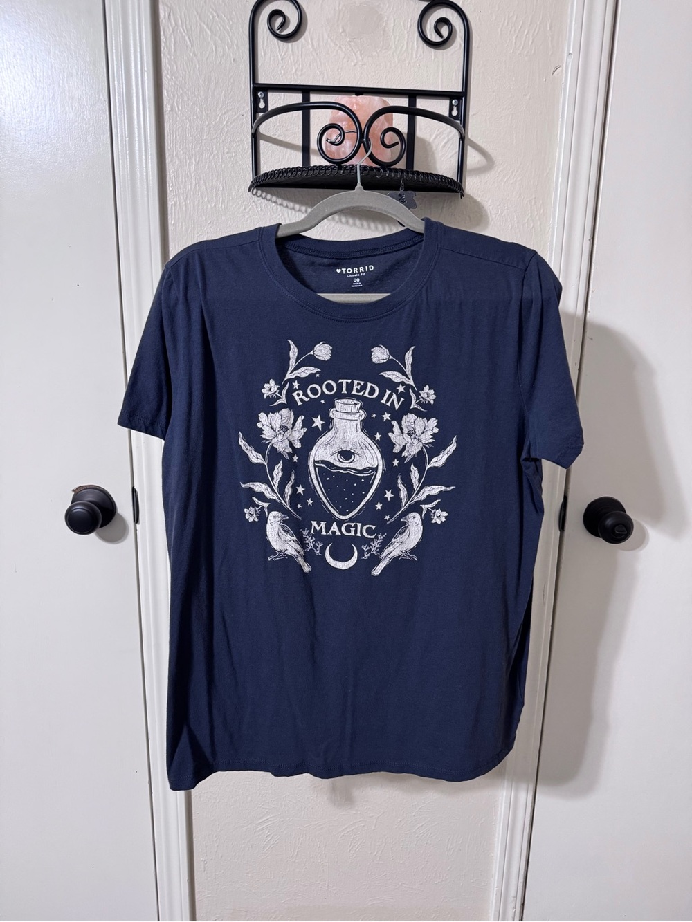 NWOT torrid SIZE 00 Navy Graphic 'Rooted in Magic' Short Sleeve Tee
